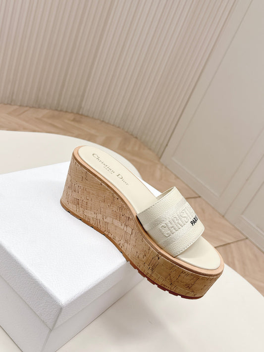 CD 26s Platform Sandals 85 White Cowhide 643777