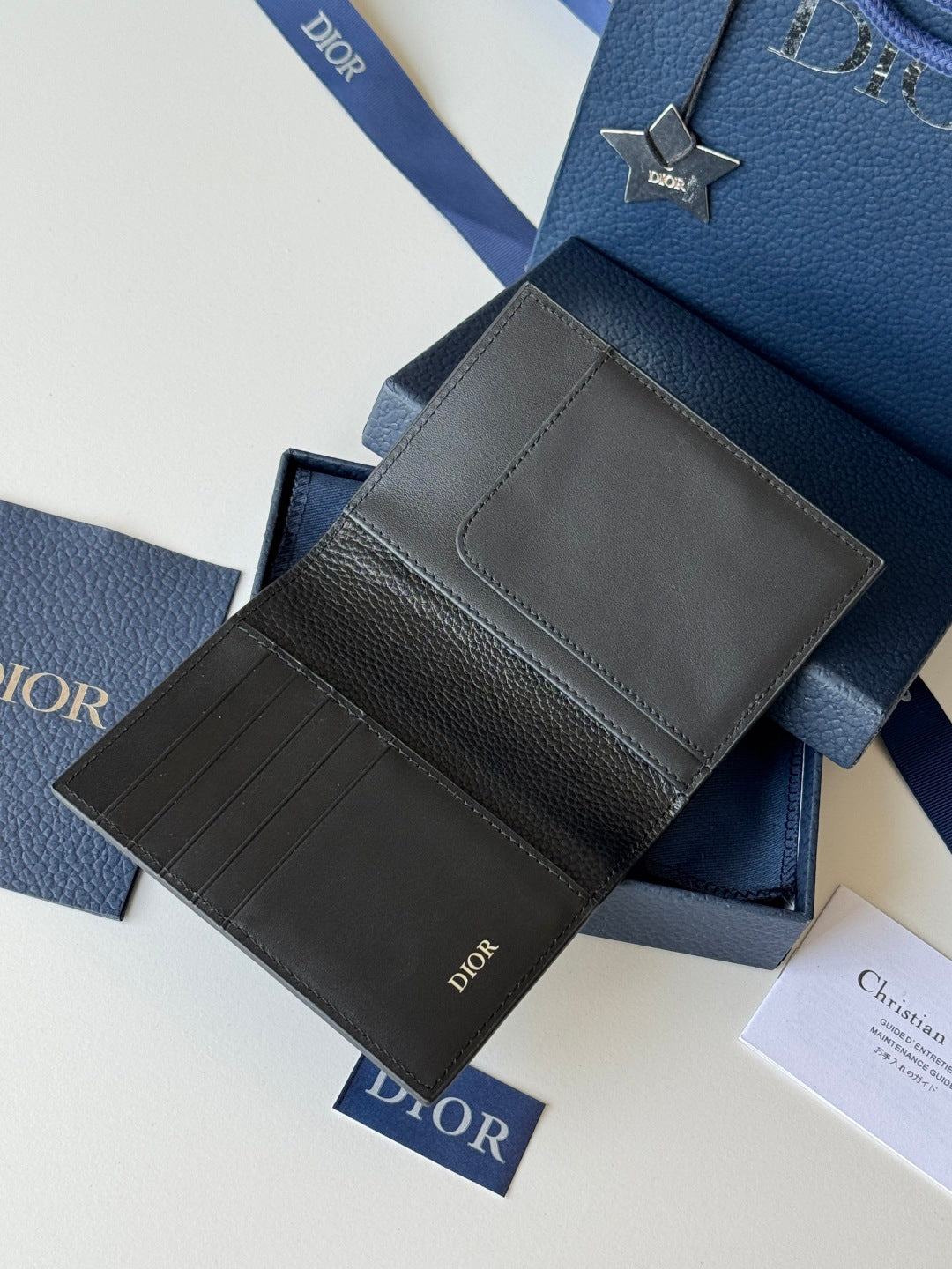 CD BI-fold Passport Black Grain Cowhide