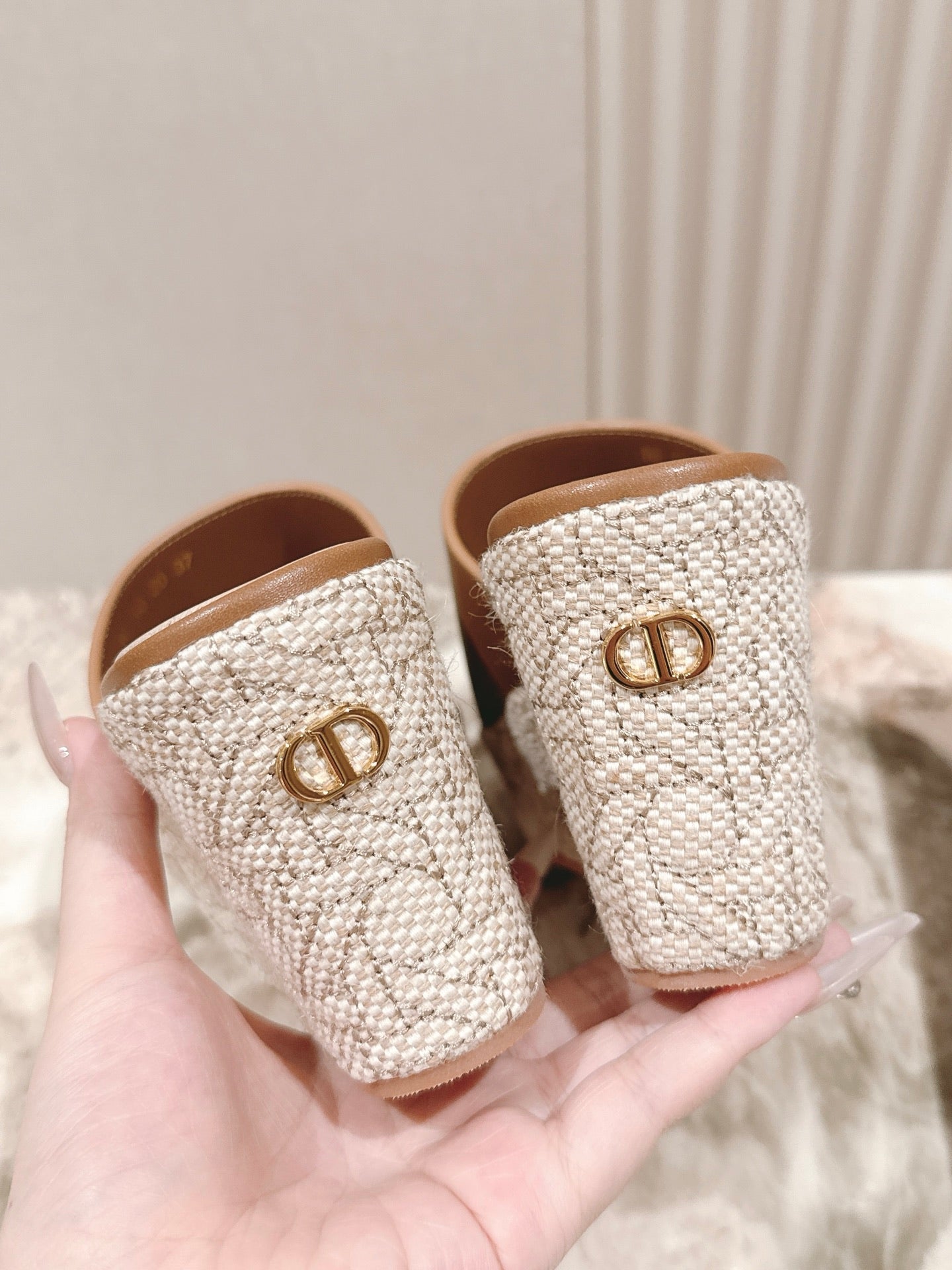 CD Attitude Wedge Slide 85mm Camel Calfskin 483086