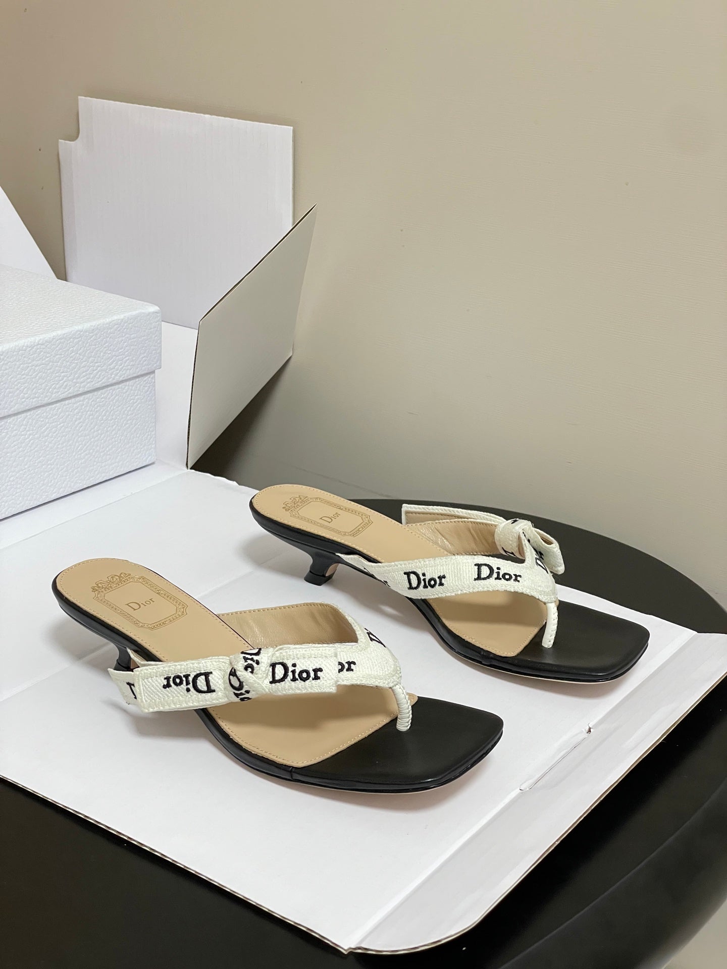 CD J'Adior Heeled Thong Sandal Black Beige Leather 834941