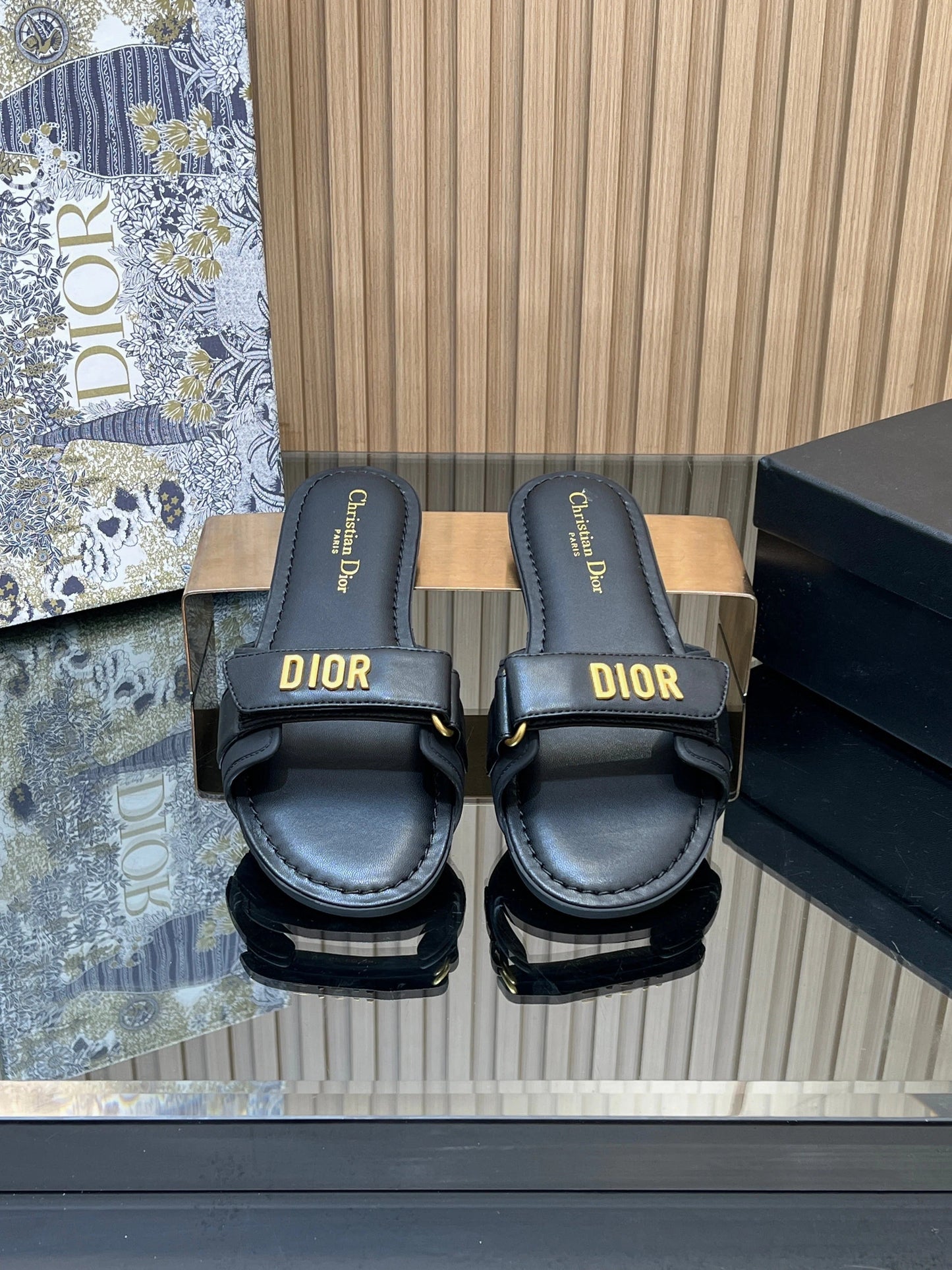 CD 26s Beach Sandals Black Sheepskin 665321