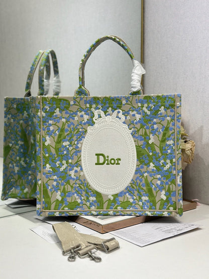 CD Book Tote Green in Canvas 288099