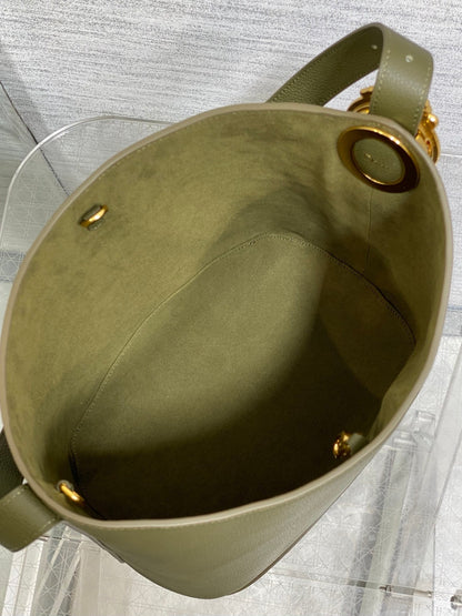 CD Médaillon Bucket Bag 26.5cm Dark Green in Cowhide 155518