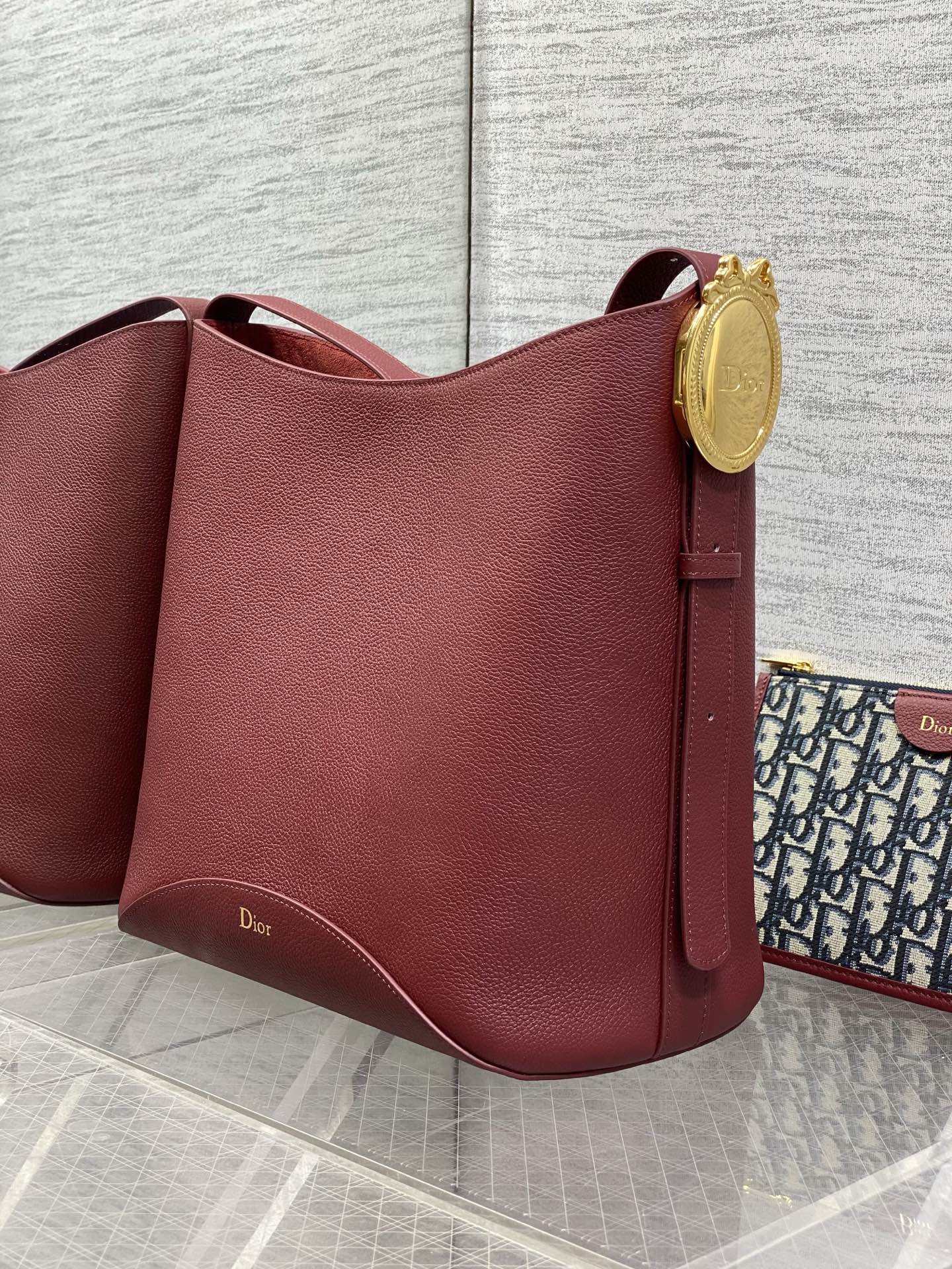 CD Médaillon Bucket Bag 26.5cm Burgundy in Cowhide 155520