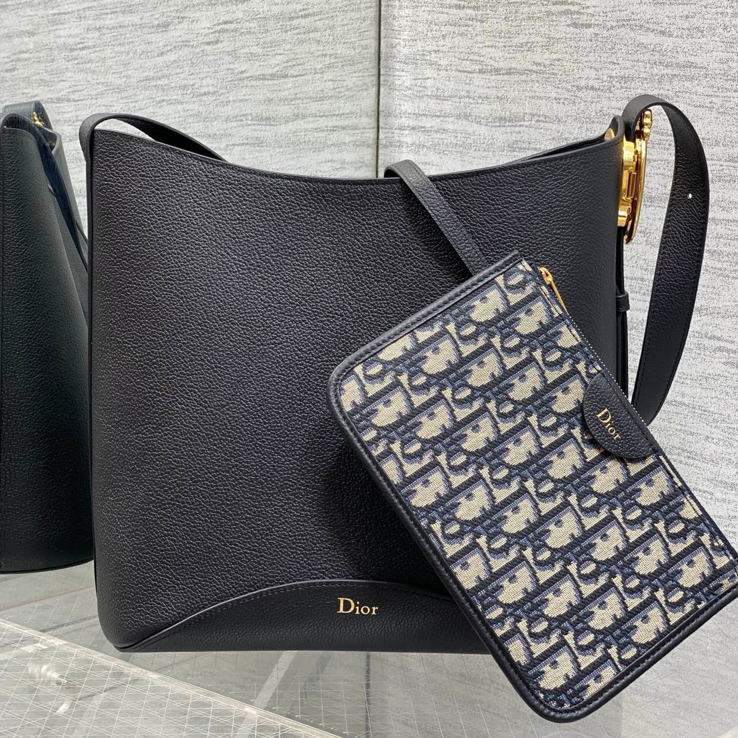CD Médaillon Bucket Bag 26.5cm Black in Cowhide 155522