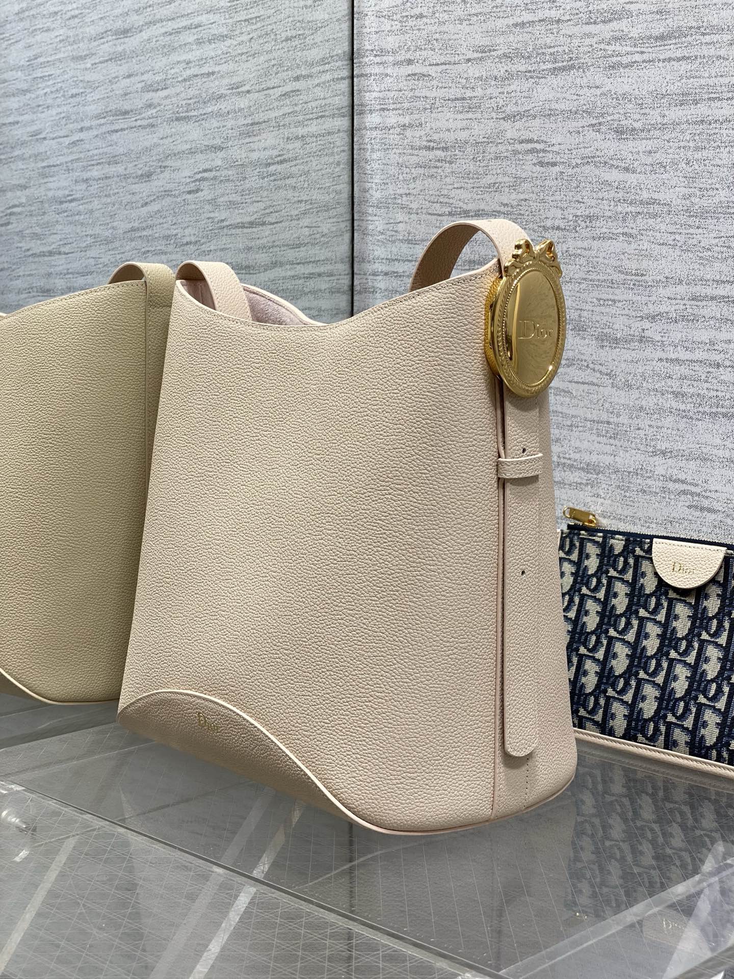 CD Médaillon Bucket Bag 26.5cm Beige in Cowhide 155526