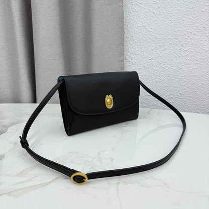 CD Médaillon Envelope Pouch 20.5cm Black Cowhide Leather GHW 158550
