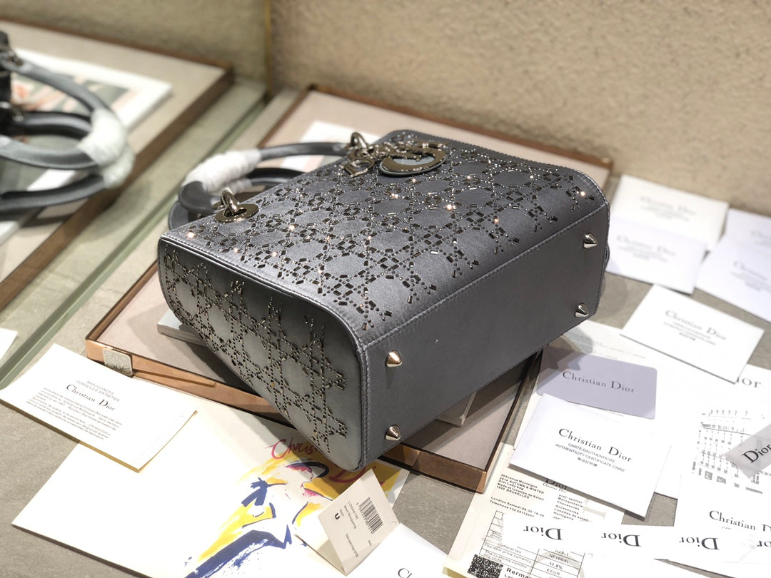 LADY 24 HANDBAG EMBOSSED DIAMOND IN GREY CALFSKIN