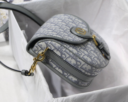 MEDIUM CD BOBBY 22CM GREY OBLIQUE CANVAS GOLD HARDWARE