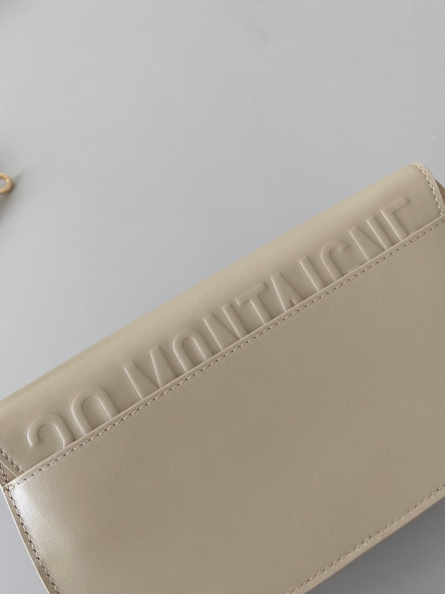medium cd east west 22cm beige calfskin ghw