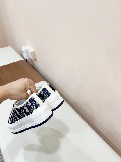 WALKN CD WHITE DEEP BLUE OBLIQUE EMBROIDERY CANVAS
