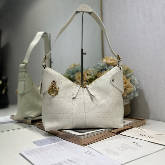CD Medium Dior Voyage Bag 28cm White Macrocannage Calfskin 288631