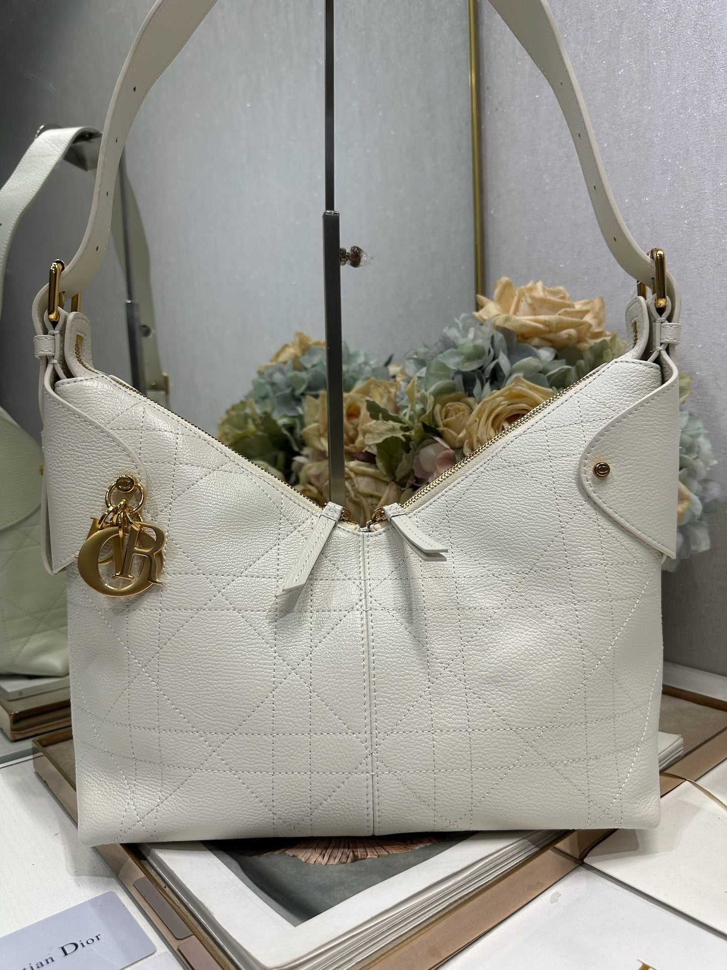 CD Medium Dior Voyage Bag 28cm White Macrocannage Calfskin 288631