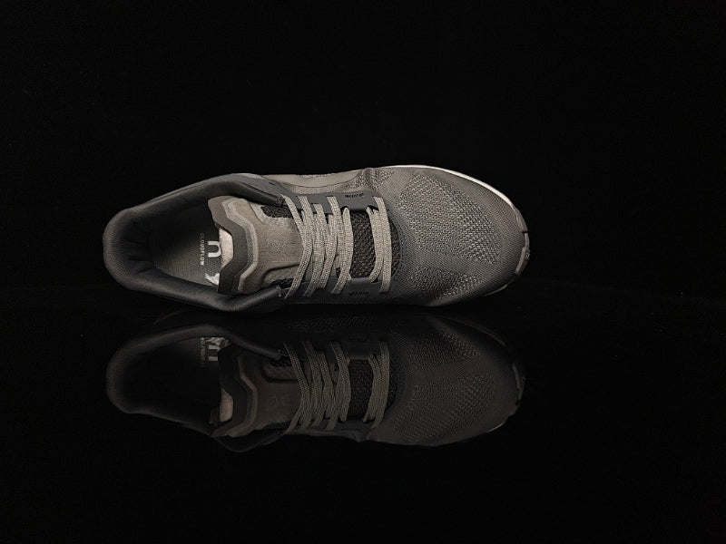 ON Cloudflow 5 Running Shoe