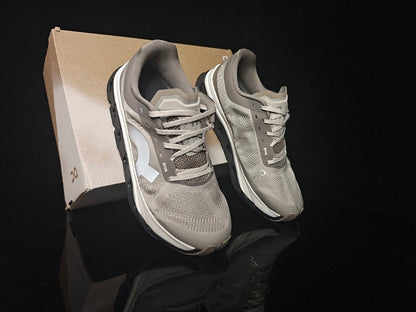 ON Cloudflow 5 Running Shoe