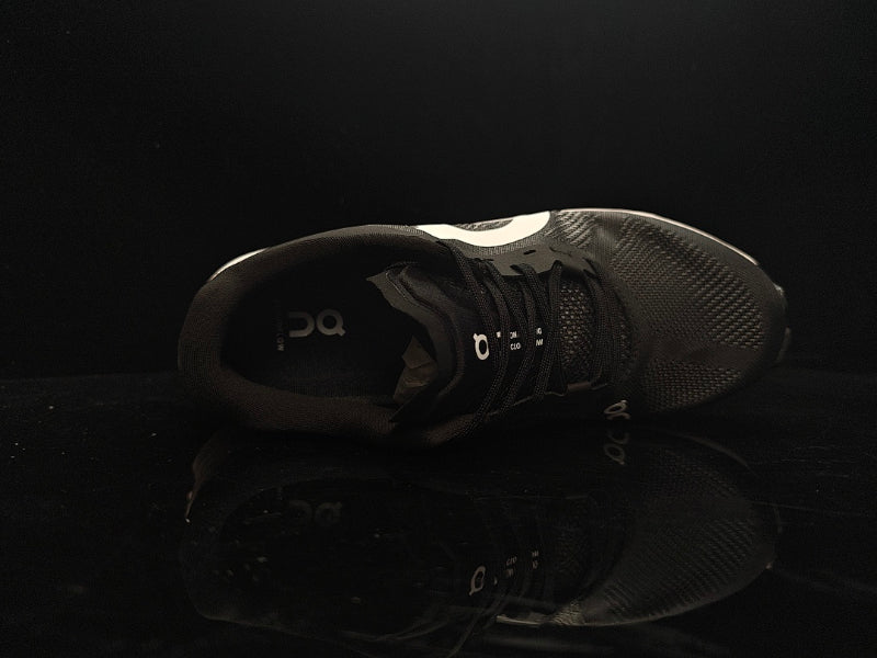 ON Cloudflow 5 Running Shoe