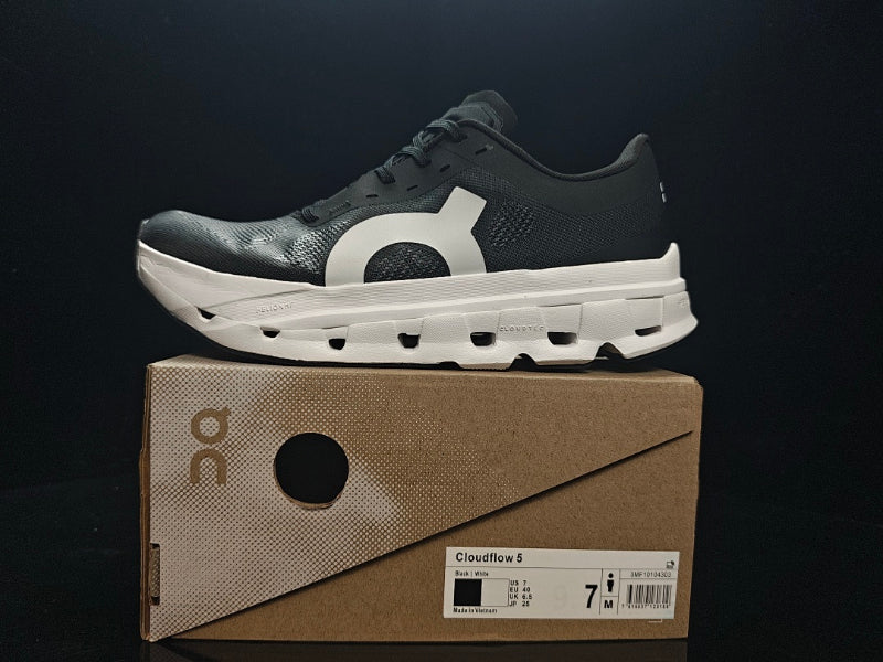 ON Cloudflow 5 Running Shoe