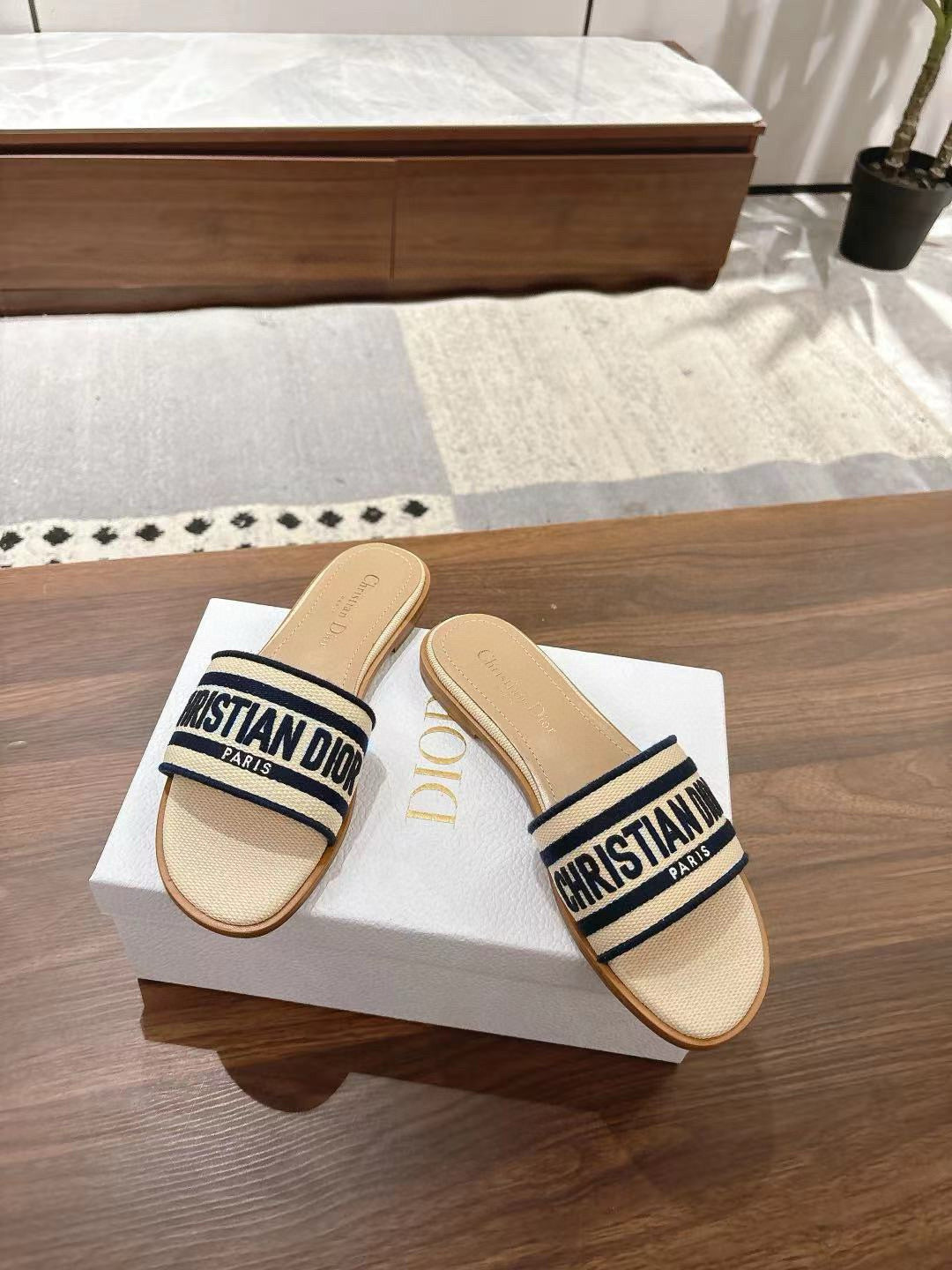 CD 26s Embroidered Sandals Canvas Sheepskin 664321