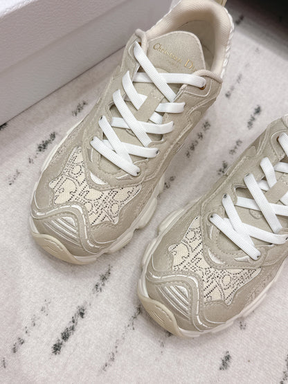 CD 26s Vibe Sneaker Taupe Suede 613748