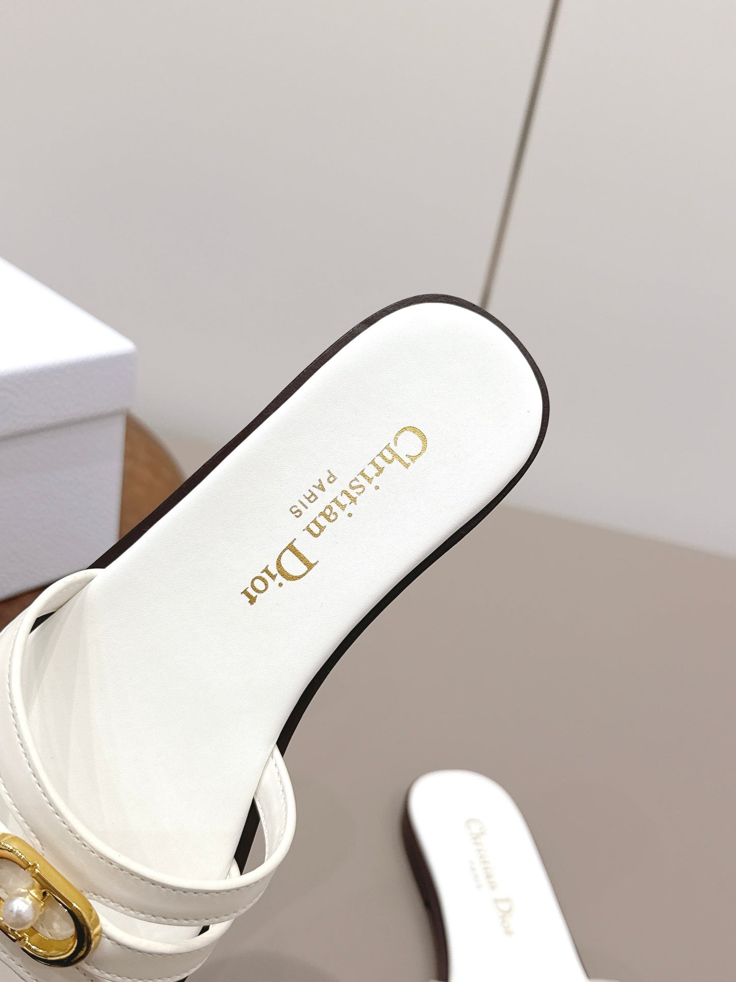 CD 26s 30M Slide White Calfskin 738225
