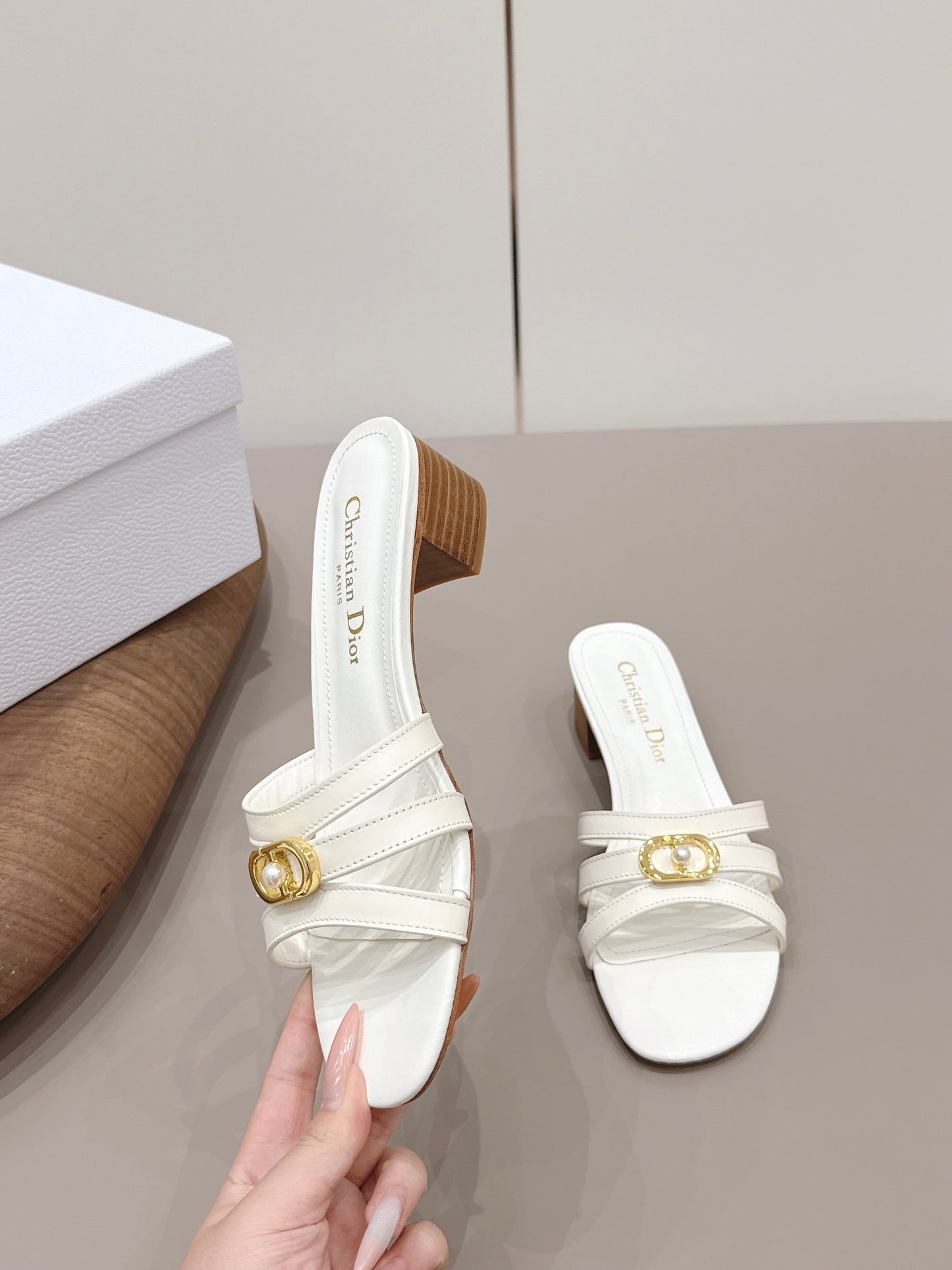 CD 26s 30M Sandal 4.5cm White Calfskin 738221