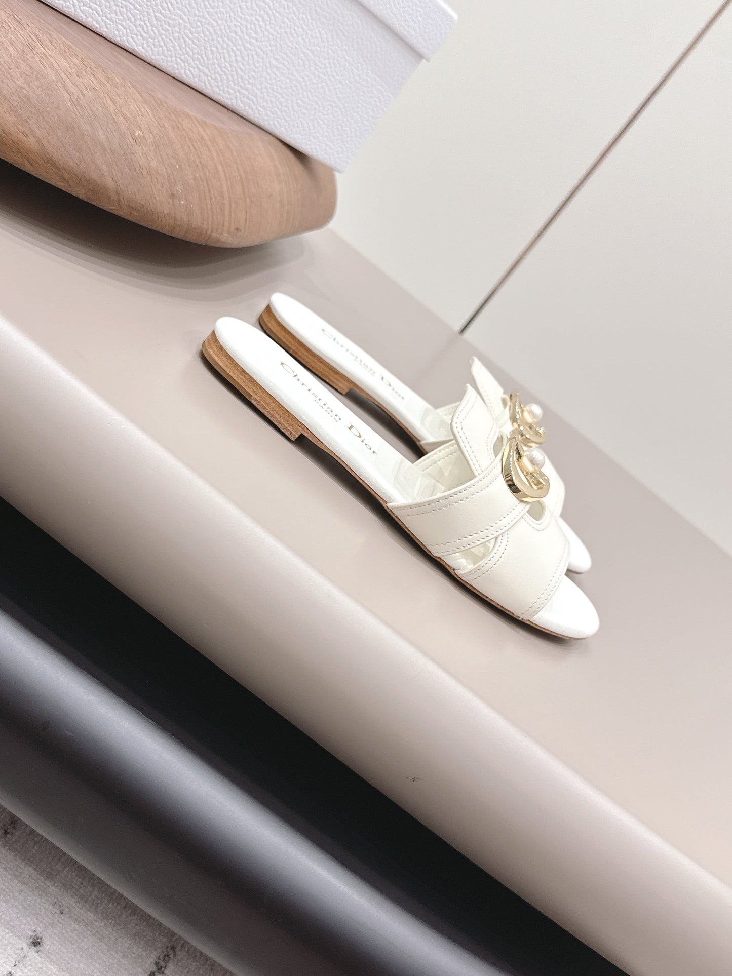 CD 30 Montaigne Slide White Calfskin 738232
