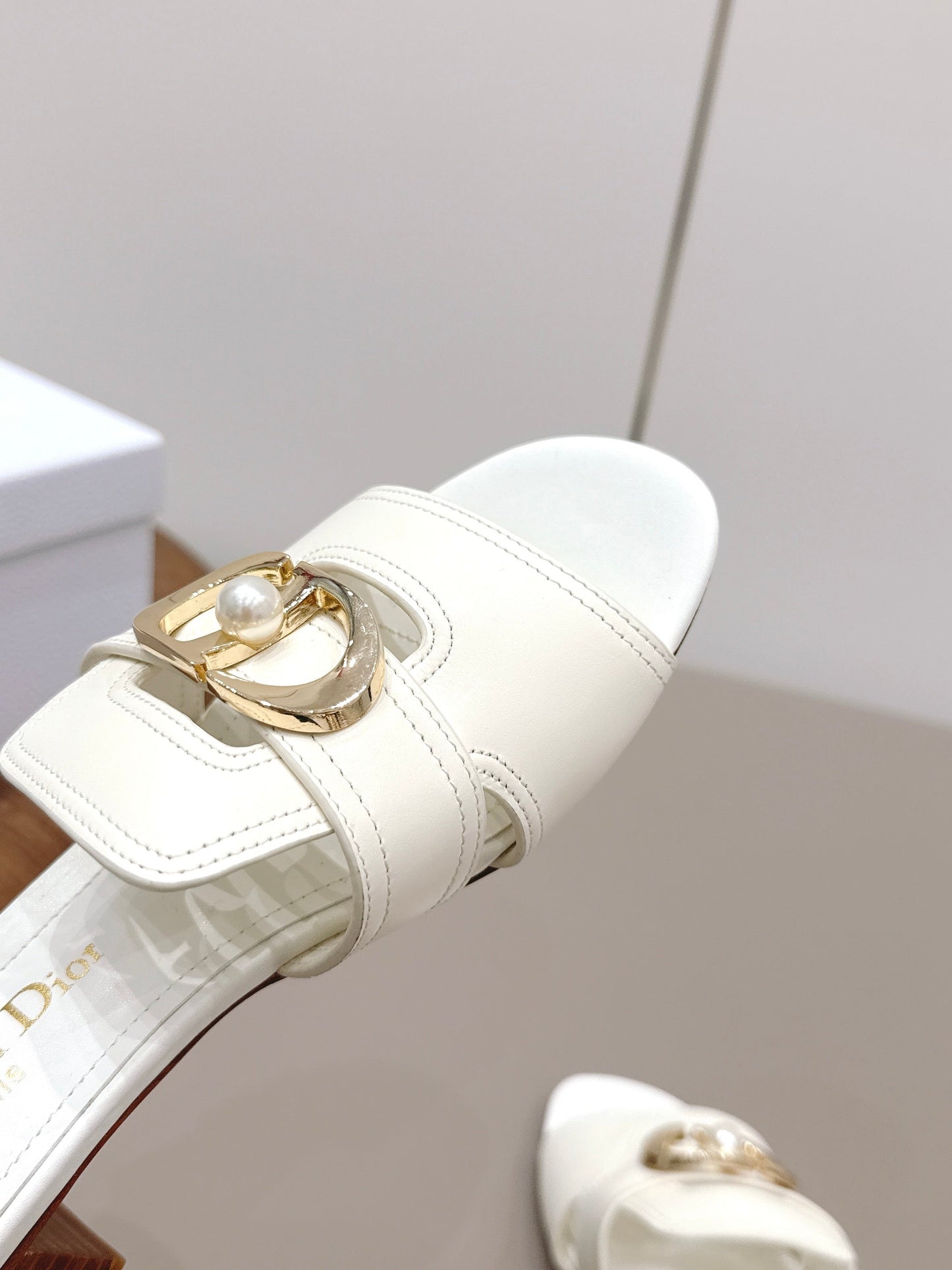CD 30 Montaigne Sandal 4.5cm White Calfskin 738228