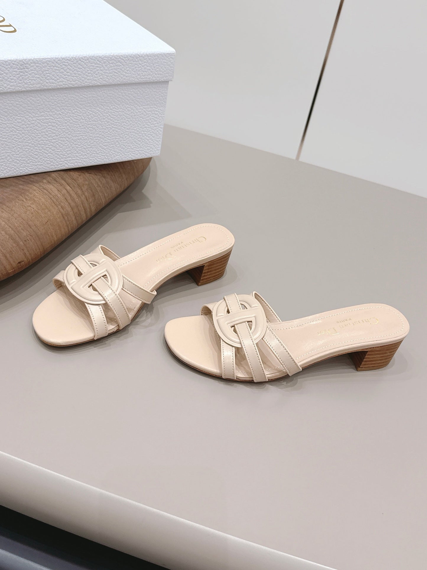 CD 26s D-Club Sandal 4.5cm Beige Calfskin 738243