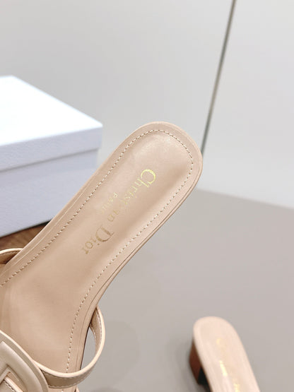 CD 26s D-Club Sandal 4.5cm Beige Calfskin 738243