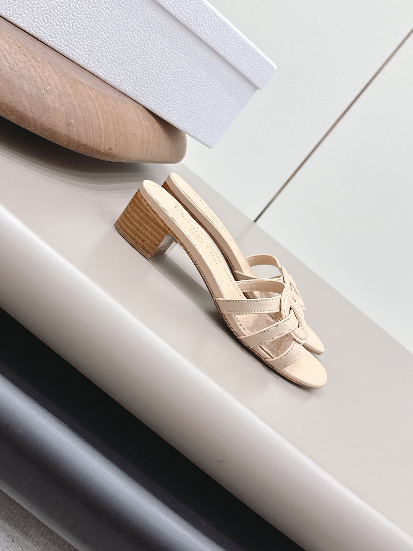 CD 26s D-Club Sandal 4.5cm Beige Calfskin 738243
