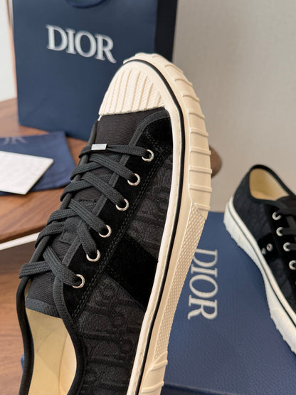CD 26s Hooper Low-Top Sneaker Black Canvas 940265