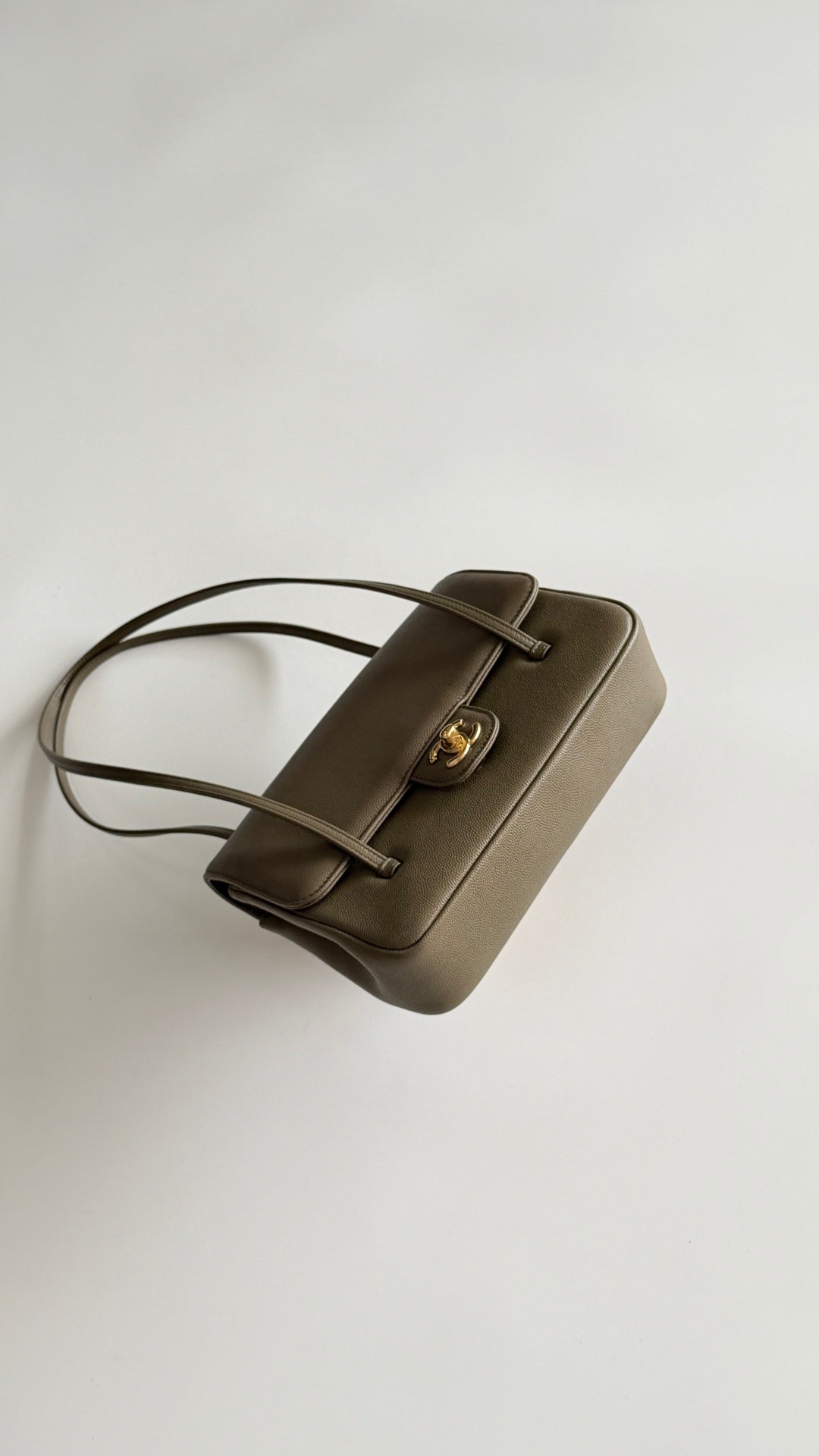 Chanel 26 Shoulder Bag 22cm Khaki Caviar Leather