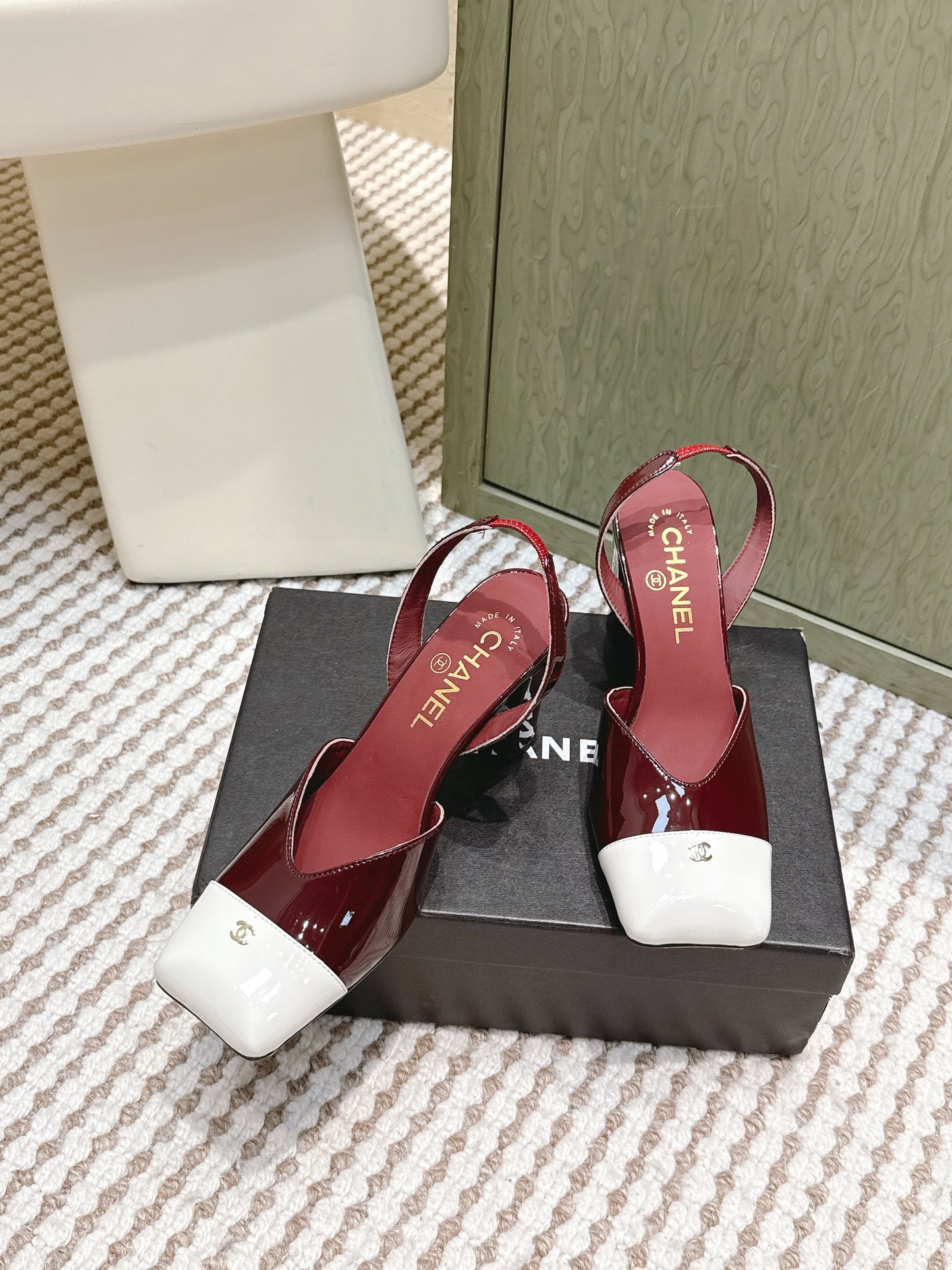 CC 26s Mary Jane Sandals 90 Dark Red White Patent Leather 653548