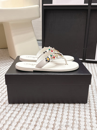 CC 26s Thong Sandals White Sheepskin Multicolor Charm 632363