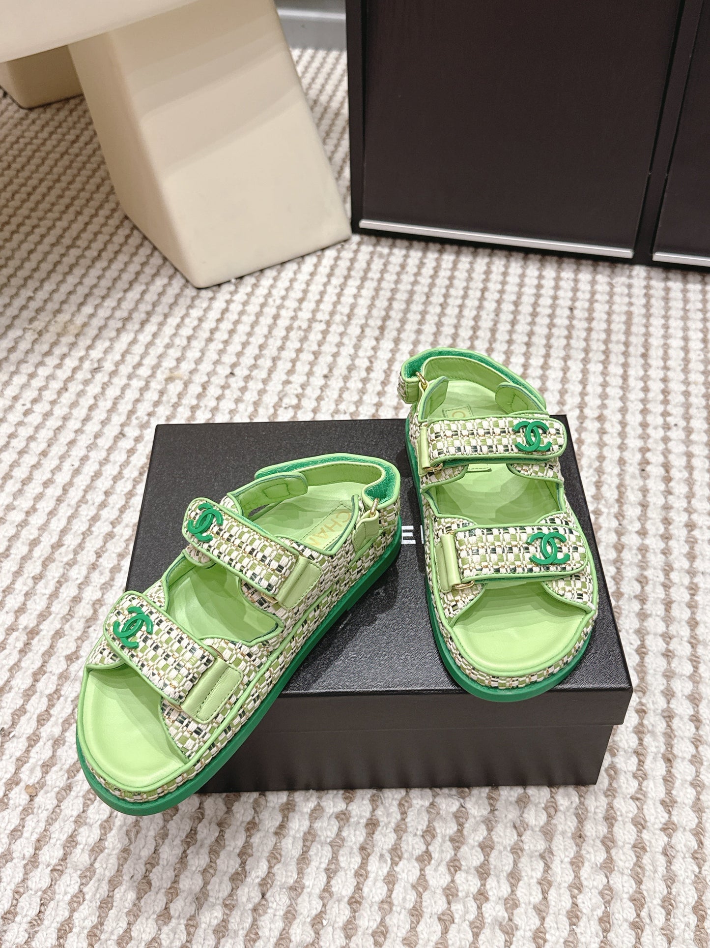 CC 26s Sandals Green White Beige Leather 632405