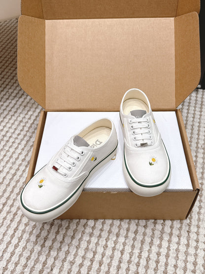 CD Saltwind Sneakers White Chrysanthemum Embroidery Canvas 632437