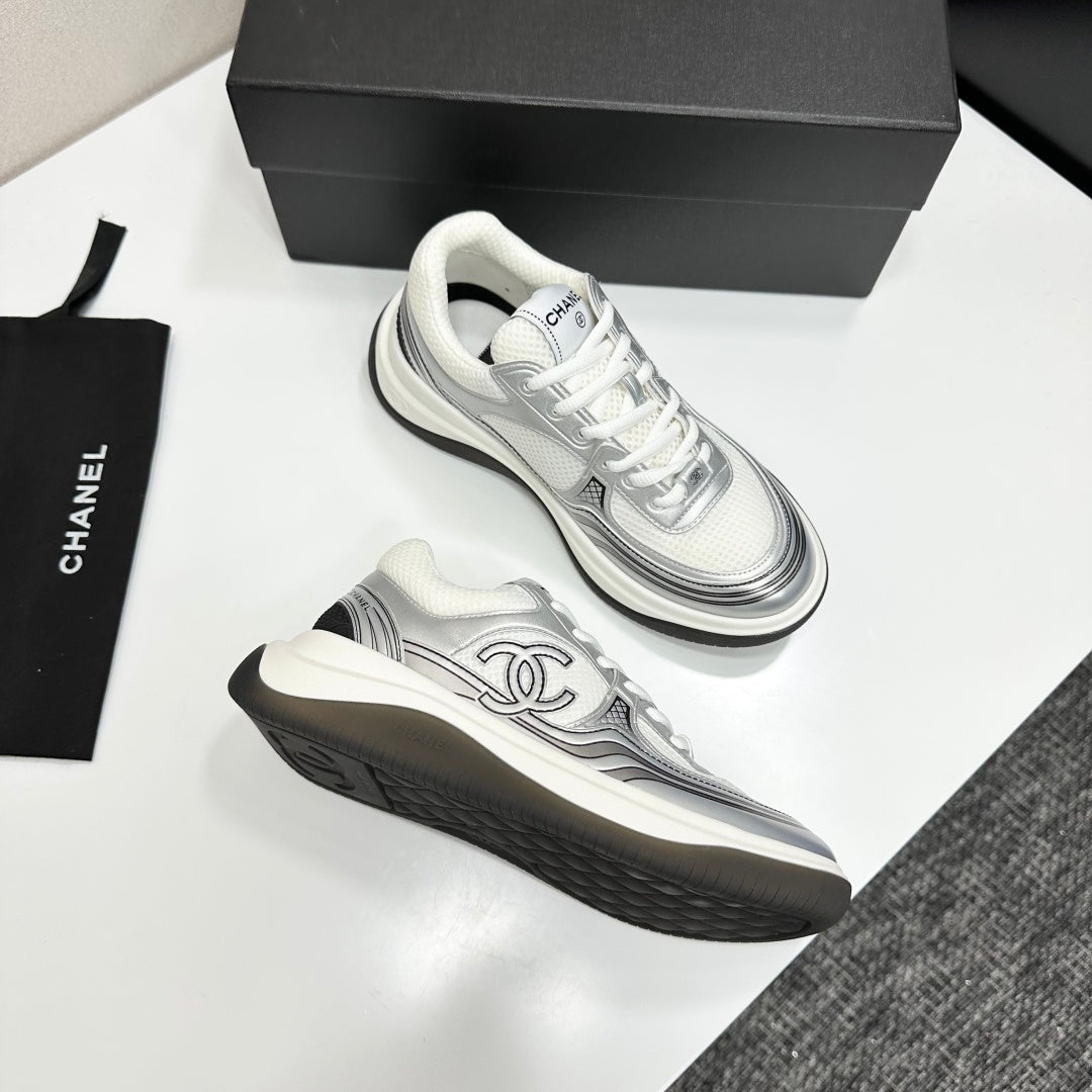 CC 26s Casual Sneakers White Gray Fabric Cowhide 626380