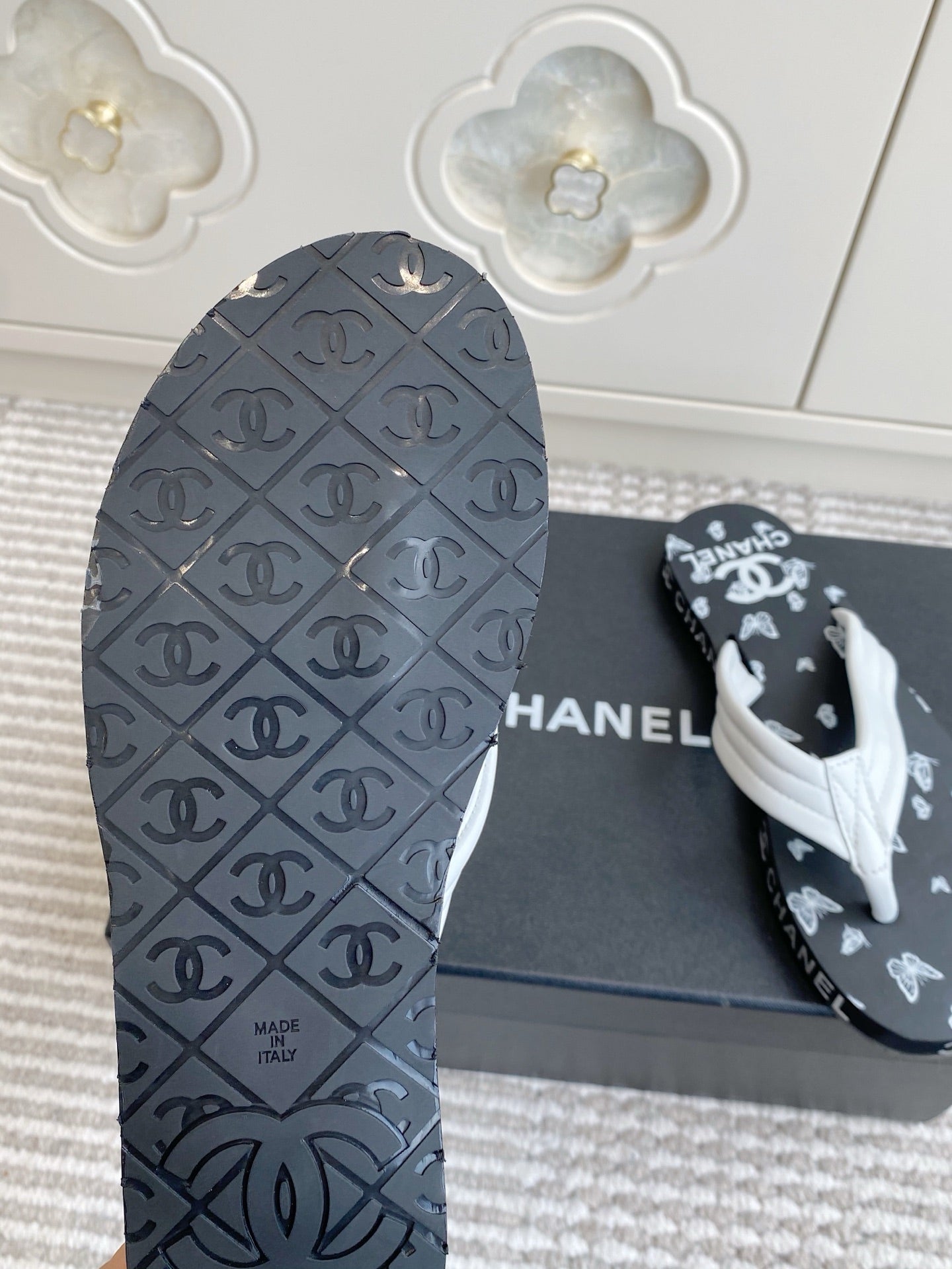 CC 26s Thong Sandals Black White Rubber Leather 647684