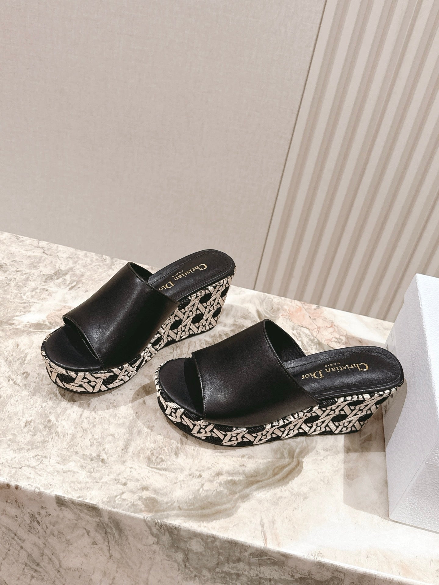CD Attitude Wedge Slide 85mm Black Calfskin 483085