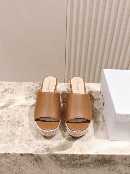 CD Attitude Wedge Slide 85mm Camel Calfskin 483086