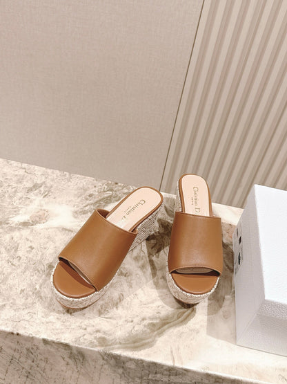 CD Attitude Wedge Slide 85mm Camel Calfskin 483086