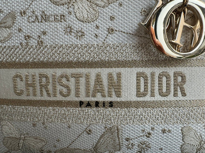 medium lady 24 white beige embroidery canvas