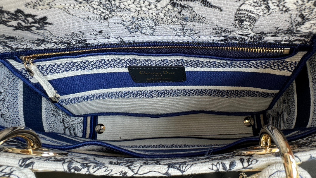 medium lady 24 blue white embroidery