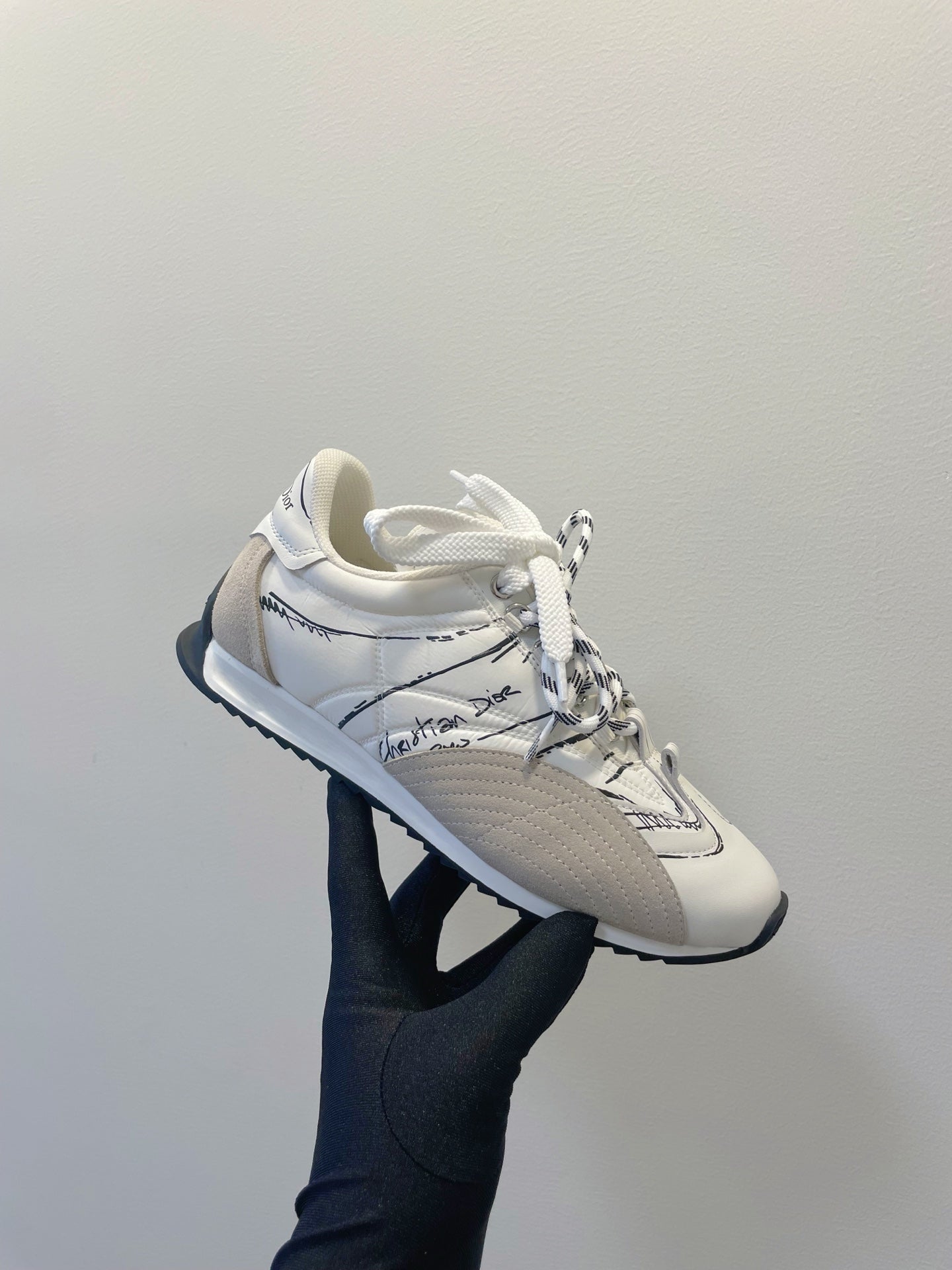 CD 26s D-Sketch Grey White Suede Sheepskin 908096