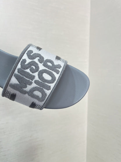 dway slide embroidered grey cotton