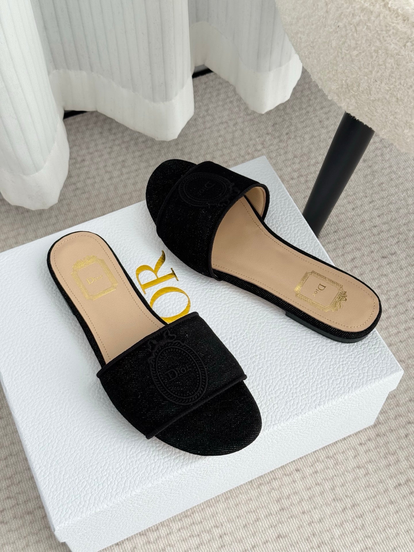 CD Médaillon Slide Flat Black Denim 849732