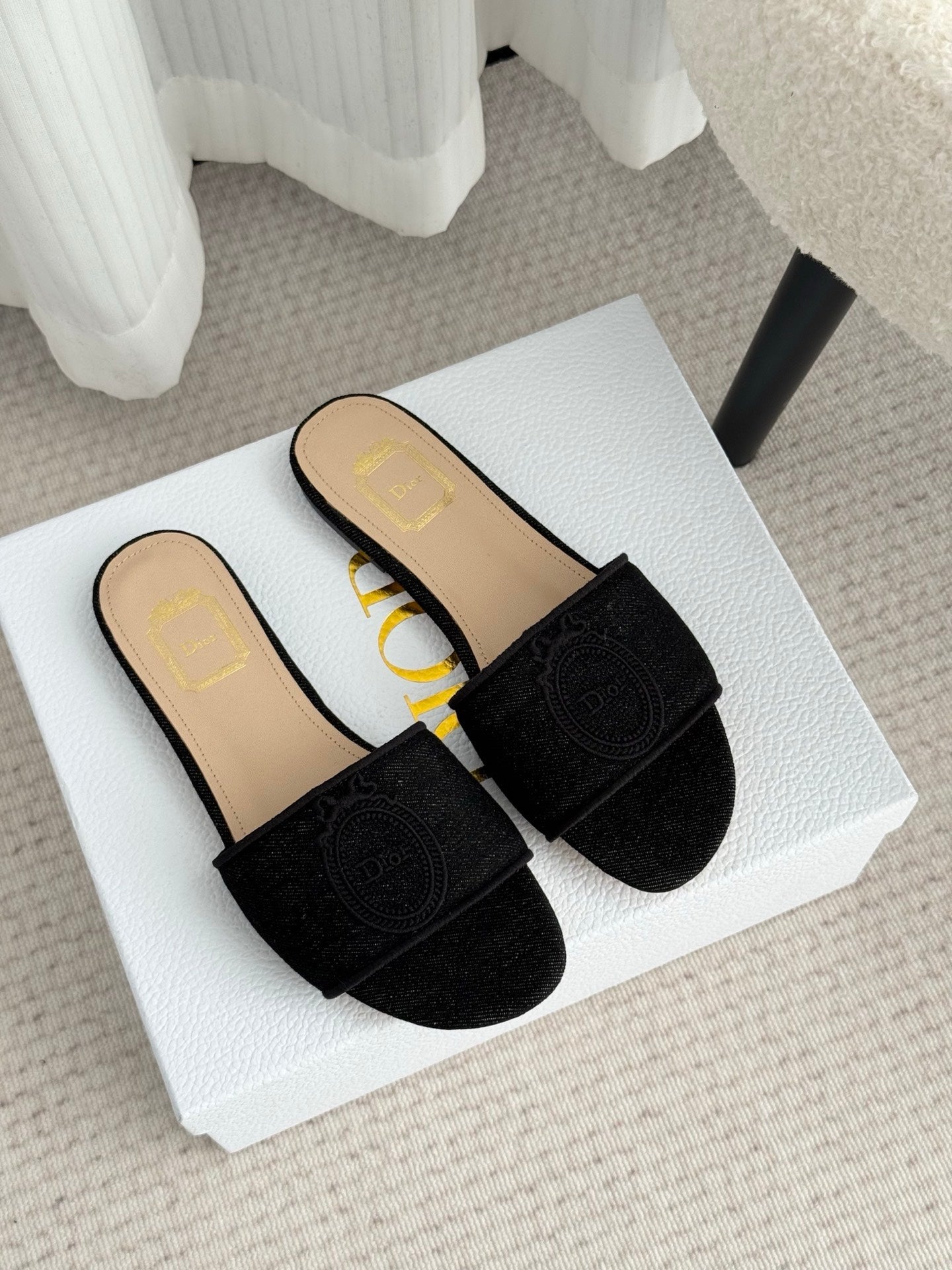 CD Médaillon Slide Flat Black Denim 849732