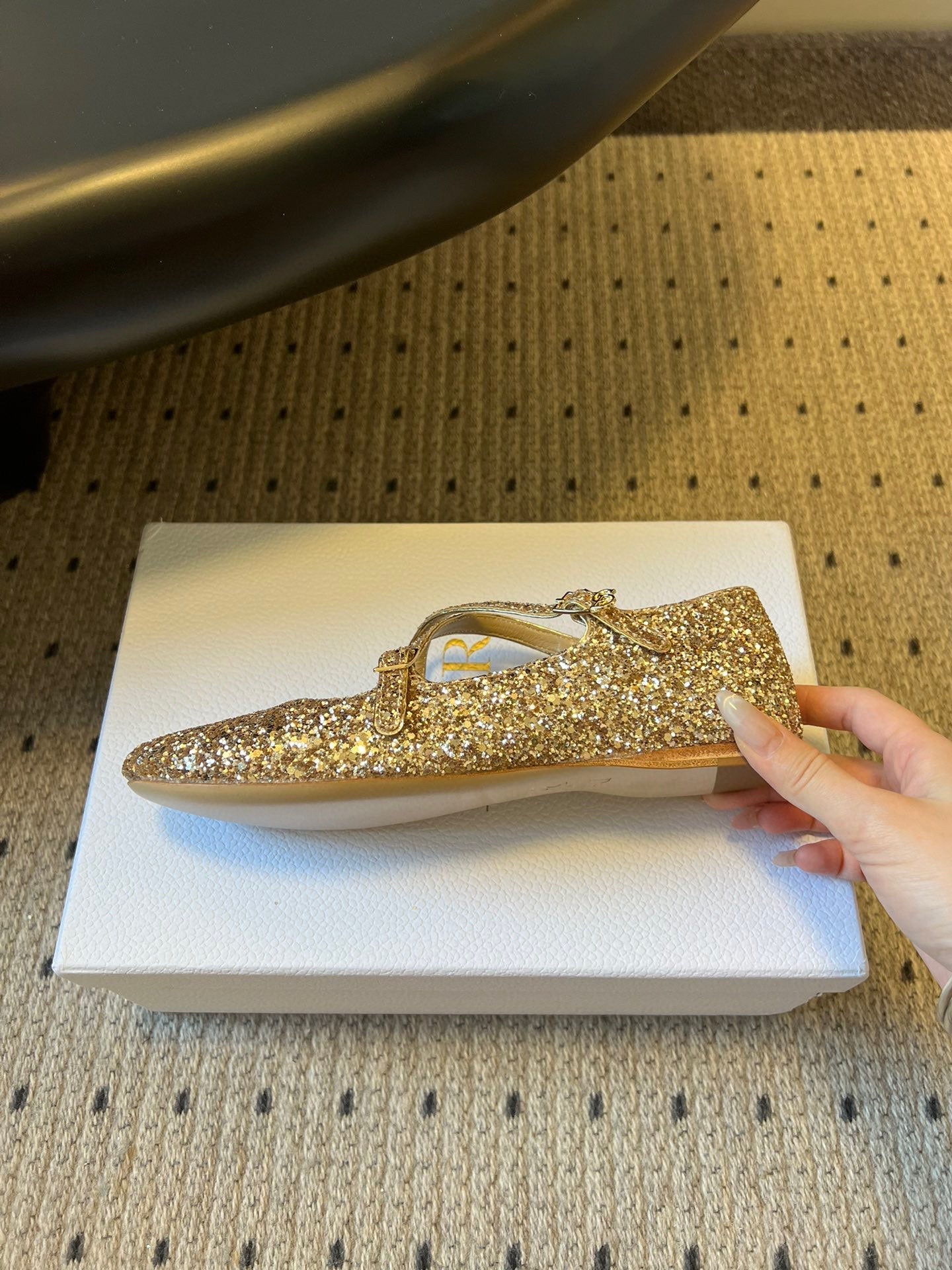 CD 26s New Flat Ballet Flats With Cross Straps Gold Glitter 622218