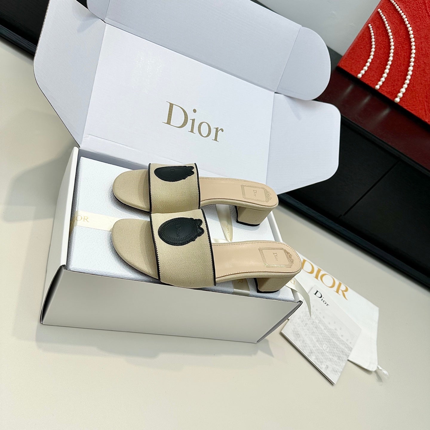 CD Médaillon Slide 4.5cm Cream Black Denim 899861