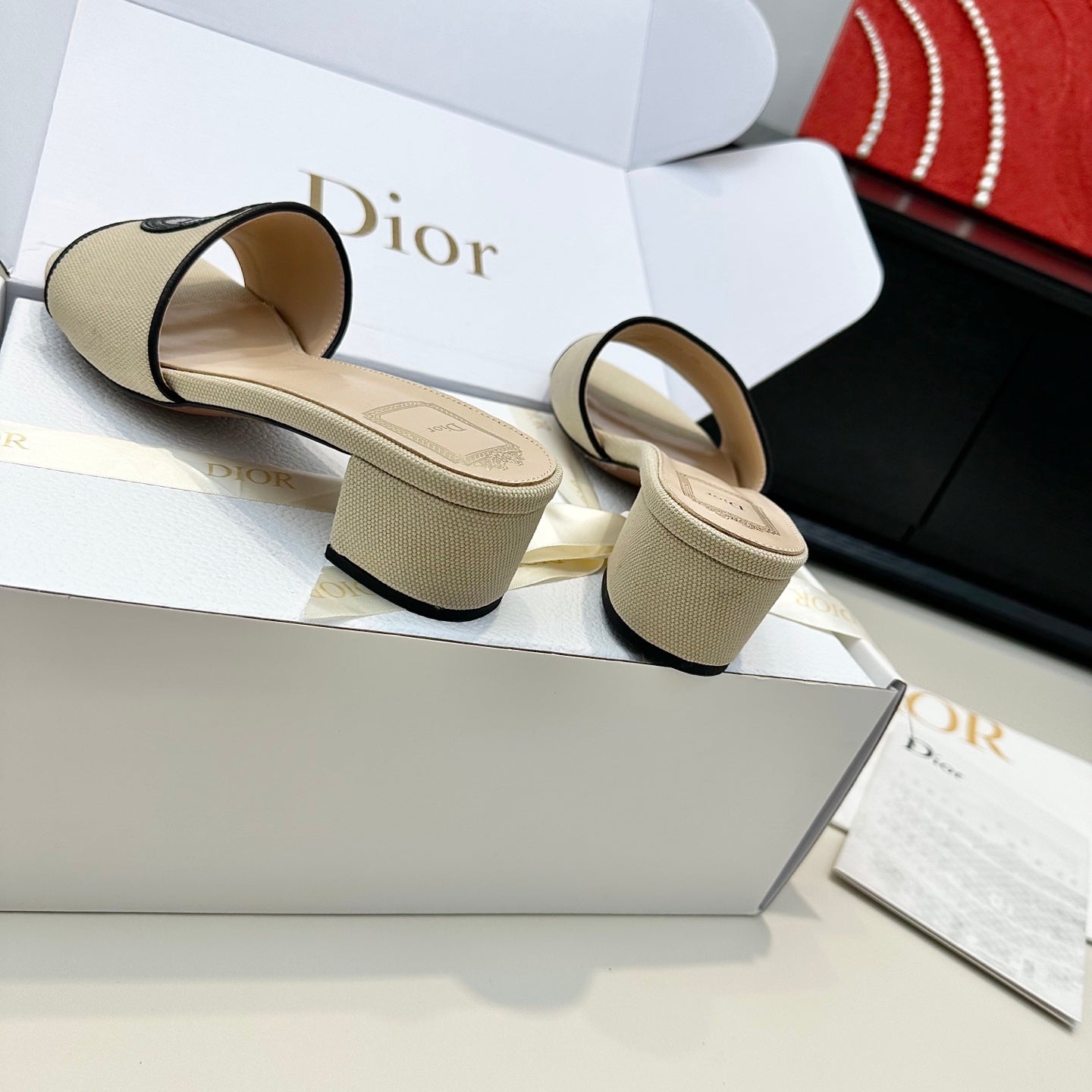 CD Médaillon Slide 4.5cm Cream Black Denim 899861